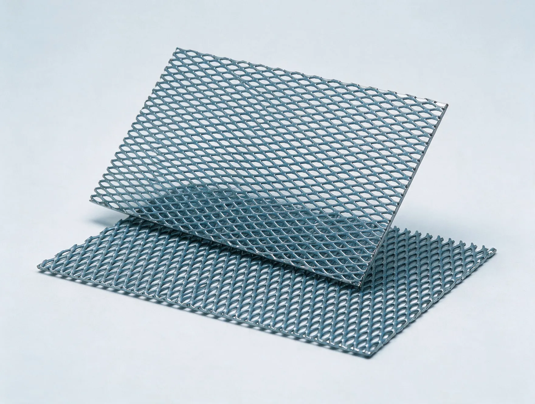 Sheets of expanded metal mesh with diamond openings